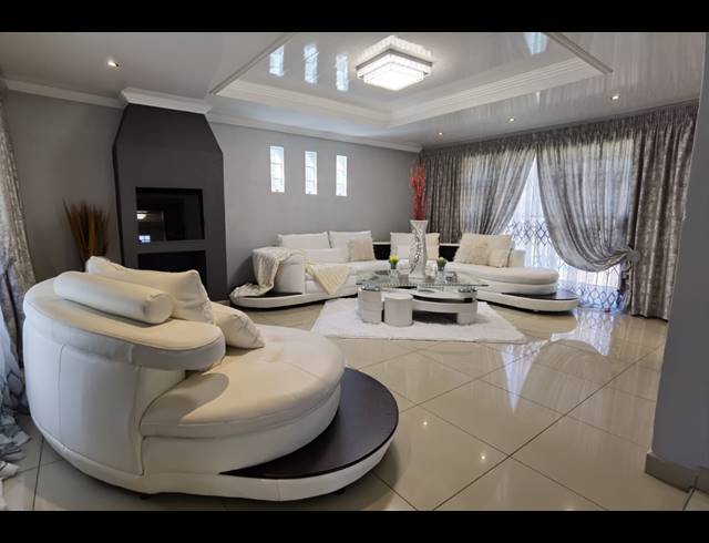 4 BEDROOM HOUSE FOR SALE IN DAL FOUCHE